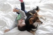 妹子为何喜欢与狗狗同床共枕（探索女性与狗狗之间特殊情感的原因）