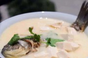 宝宝出生的第一天该吃什么？（新生儿饮食需求与注意事项）