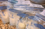 狗狗怀孕了，涨奶怎么办？（为你的母狗提供适当的饮食和保健品是关键）